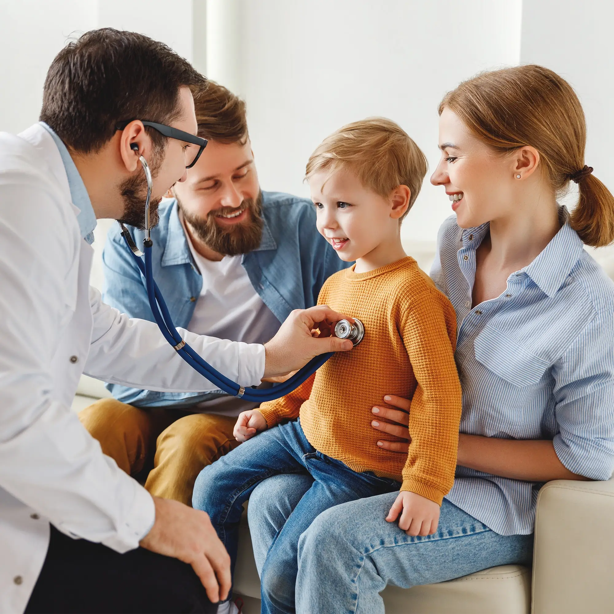 Parents with young child meeting with clinician to discuss family and internal medicine care&nbsp;